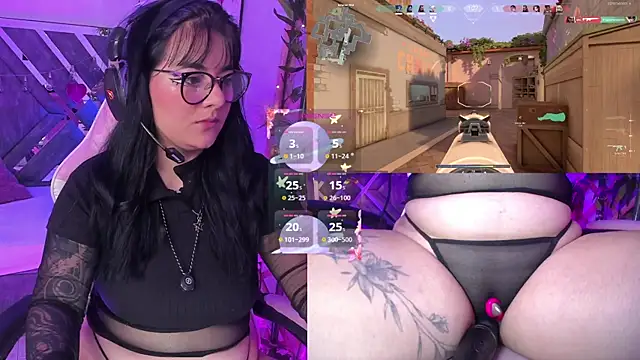 Snapshot of EternaAura chatting on December 1, 2025, 1:38 pm EternaAura online show from December 1, 2025, 1:38 pm