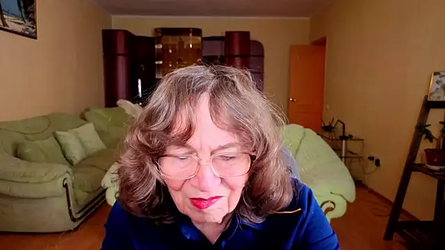 Betty Brick online show from December 3, 2025, 5:37 am