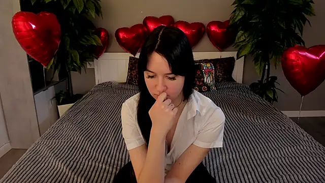 Snapshot of BerryDiva chatting on February 7, 2026, 7:34 am BerryDiva online show from February 7, 2026, 7:34 am