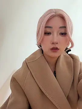 winter11 online show from December 14, 2025, 1:11 am