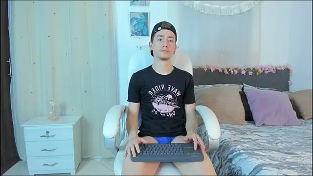 Snapshot of ThiagooJames chatting on November 28, 2025, 1:52 am ThiagooJames online show from November 28, 2025, 1:52 am