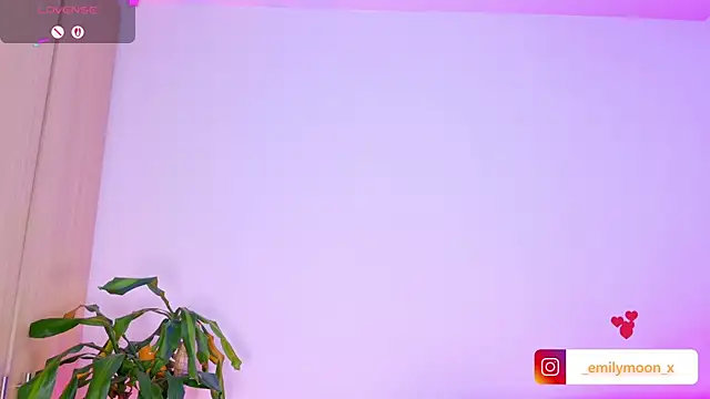 Snapshot of onlyemily_ chatting on April 21, 2026, 1:18 am onlyemily online show from April 21, 2026, 1:18 am