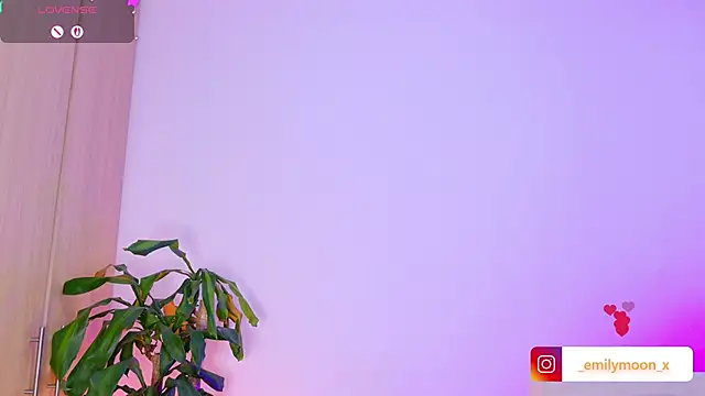 Snapshot of onlyemily_ chatting on May 1, 2026, 12:59 am onlyemily online show from May 1, 2026, 12:59 am