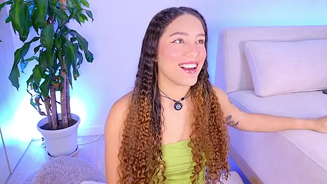 Snapshot of onlyemily_ chatting on May 21, 2026, 1:12 am onlyemily online show from May 21, 2026, 1:12 am