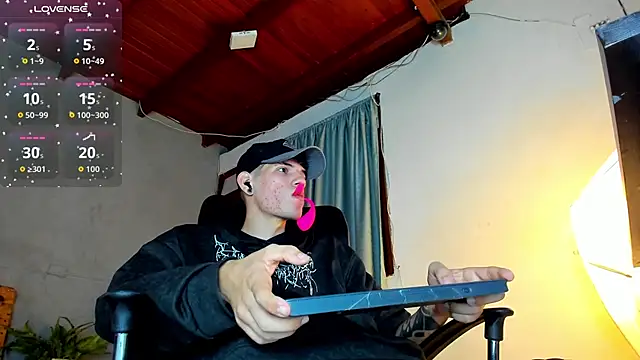 david huge online show from December 17, 2025, 1:33 am