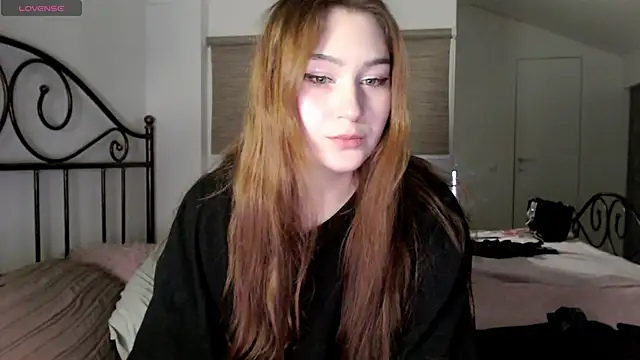 Lili Luuu online show from March 25, 2026, 10:16 pm