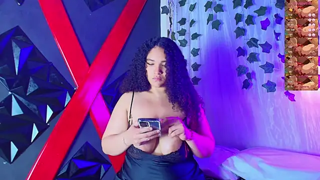 Snapshot of ivonne_diaz1 chatting on December 4, 2025, 8:06 pm ivonne diaz1 online show from December 4, 2025, 8:06 pm