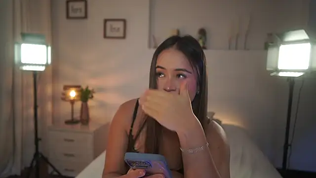 Snapshot of ximena_cortez_03 chatting on April 9, 2026, 12:54 am ximena cortez 03 online show from April 9, 2026, 12:54 am