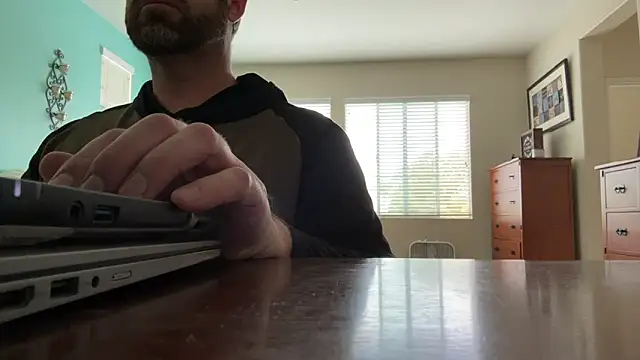 Snapshot of spongers1402 chatting on March 10, 2026, 9:42 pm spongers1402 online show from March 10, 2026, 9:42 pm