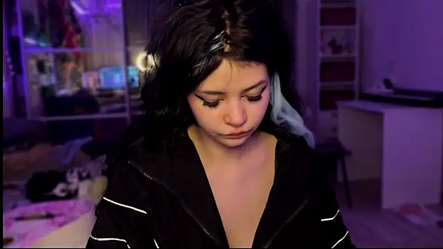 nikoli naw online show from November 13, 2025, 5:01 pm