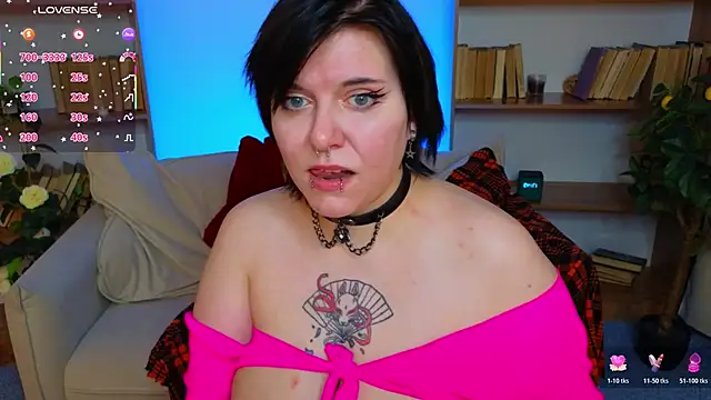 bluelunaray online show from November 3, 2025, 10:49 am