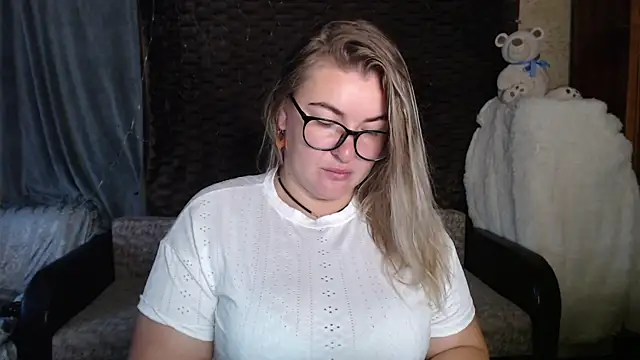 Snapshot of NikaSkylink chatting on October 20, 2025, 3:51 am NikaSkylink online show from October 20, 2025, 3:51 am