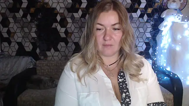 Snapshot of NikaSkylink chatting on November 14, 2025, 8:18 pm NikaSkylink online show from November 14, 2025, 8:18 pm