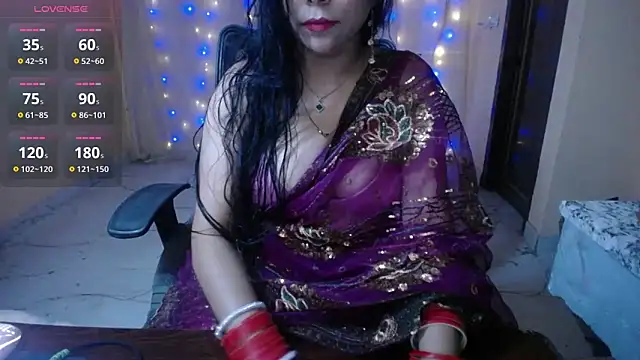 Snapshot of Divvya_ chatting on May 8, 2026, 7:19 pm Divvya online show from May 8, 2026, 7:19 pm