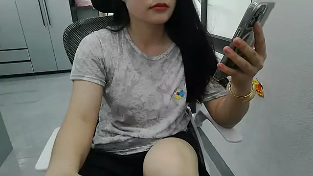 Emachiii online show from May 14, 2026, 1:12 am