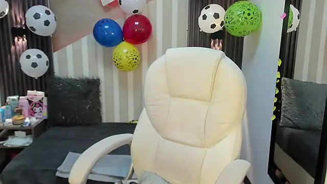 Snapshot of LittleeStar chatting on June 21, 2026, 9:39 pm LittleeStar online show from June 21, 2026, 9:39 pm