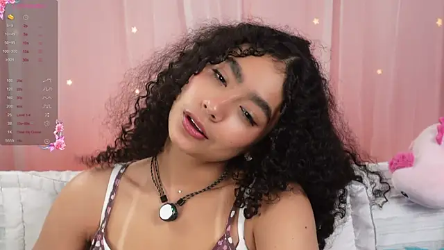 Snapshot of Victoria_Curly chatting on October 21, 2025, 2:45 am Victoria Curly online show from October 21, 2025, 2:45 am