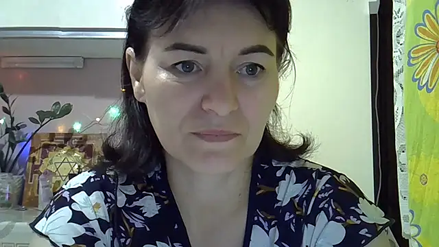 Krystal 82 online show from September 28, 2025, 5:07 pm