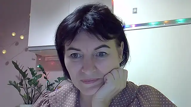 Krystal 82 online show from October 11, 2025, 7:45 pm