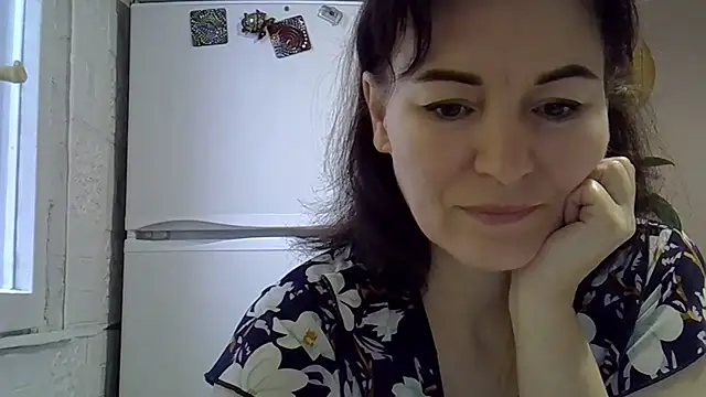 Krystal 82 online show from November 12, 2025, 7:42 am