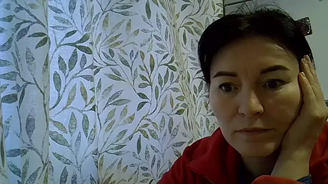 Snapshot of Krystal_82 chatting on December 19, 2025, 10:33 am Krystal 82 online show from December 19, 2025, 10:33 am