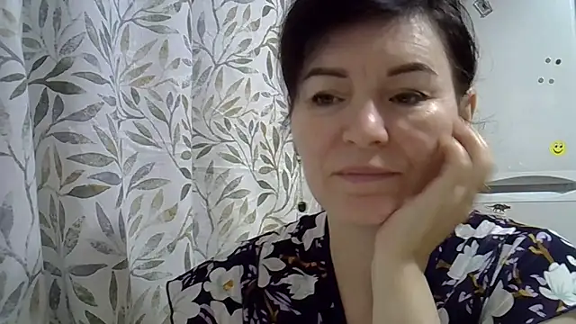 Snapshot of Krystal_82 chatting on December 20, 2025, 3:57 am Krystal 82 online show from December 20, 2025, 3:57 am