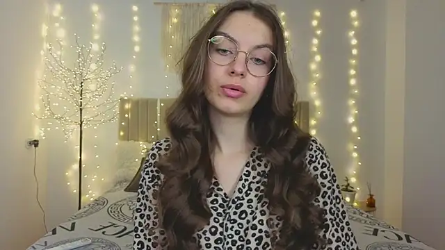 Real cutie1 online show from December 17, 2025, 1:28 pm