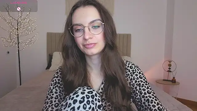 Real cutie1 online show from May 11, 2026, 4:04 pm