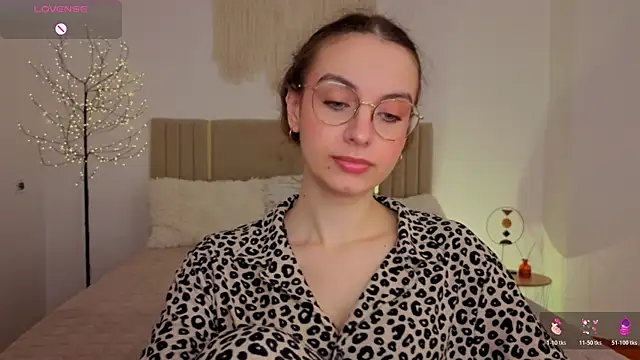 Real cutie1 online show from May 25, 2026, 12:44 pm