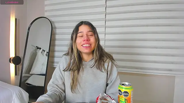 Snapshot of Rachell_criss chatting on January 17, 2026, 3:55 am Rachell criss online show from January 17, 2026, 3:55 am