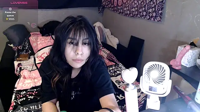 Snapshot of London_Ray chatting on February 8, 2026, 7:56 am London Ray online show from February 8, 2026, 7:56 am