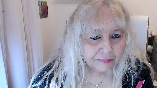 Snapshot of SusiLifeXXX chatting on October 6, 2025, 6:49 pm SusiLifeXXX online show from October 6, 2025, 6:49 pm