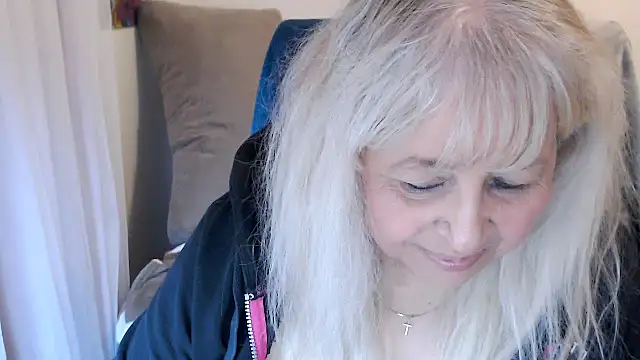 Snapshot of SusiLifeXXX chatting on November 5, 2025, 8:20 pm SusiLifeXXX online show from November 5, 2025, 8:20 pm