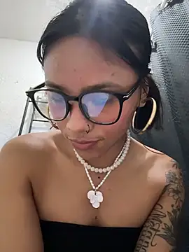 Snapshot of Nia_Desire chatting on December 19, 2025, 7:26 am Nia Desire online show from December 19, 2025, 7:26 am
