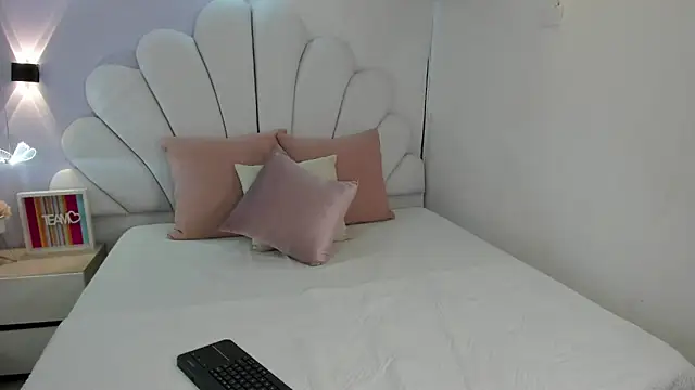 Snapshot of shamara_thomson chatting on February 20, 2026, 10:32 pm shamara thomson online show from February 20, 2026, 10:32 pm