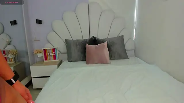 Snapshot of shamara_thomson chatting on April 9, 2026, 5:18 pm shamara thomson online show from April 9, 2026, 5:18 pm