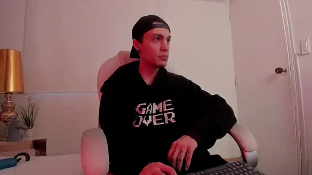 dark sun302 online show from October 13, 2025, 9:04 pm