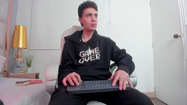 dark sun302 online show from November 28, 2025, 10:34 pm