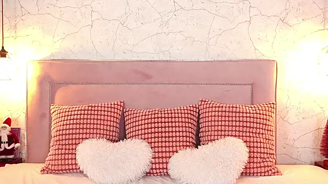 Snapshot of ChannelAngeless chatting on December 18, 2025, 2:01 pm ChannelAngeless online show from December 18, 2025, 2:01 pm