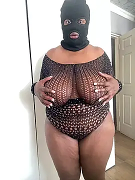 curvywithbigtitties online show from July 29, 2026, 11:19 am