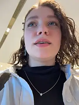 lucy-joy online show from September 29, 2025, 10:20 am