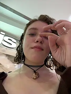 lucy-joy online show from October 14, 2025, 9:43 am