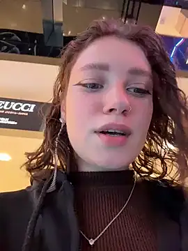 lucy-joy online show from December 19, 2025, 10:33 am