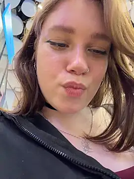 lucy-joy online show from June 19, 2026, 10:41 am