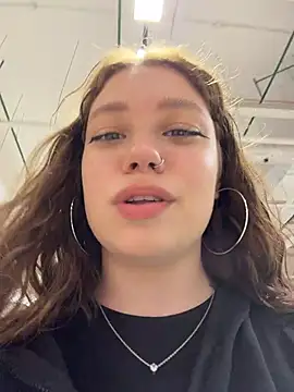 lucy-joy online show from July 6, 2026, 10:12 am