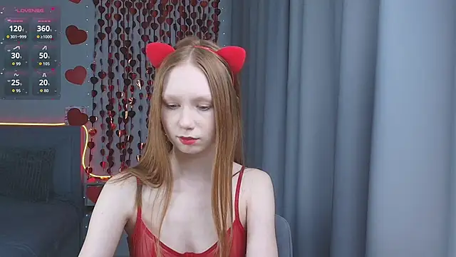 Snapshot of FoxyMira chatting on February 14, 2026, 2:36 pm FoxyMira online show from February 14, 2026, 2:36 pm