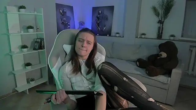 AlicePill online show from November 22, 2025, 2:10 am