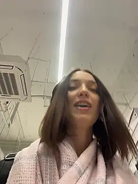 Snapshot of DollyTall chatting on January 13, 2026, 9:25 am DollyTall online show from January 13, 2026, 9:25 am