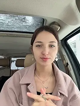 Snapshot of DollyTall chatting on February 21, 2026, 9:32 am DollyTall online show from February 21, 2026, 9:32 am