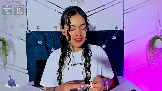 Camilla Miller01 online show from December 19, 2025, 2:13 pm